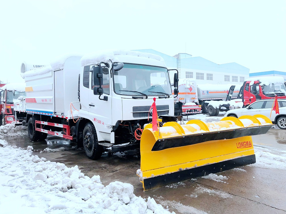 东风天锦多功能抑尘除雪车